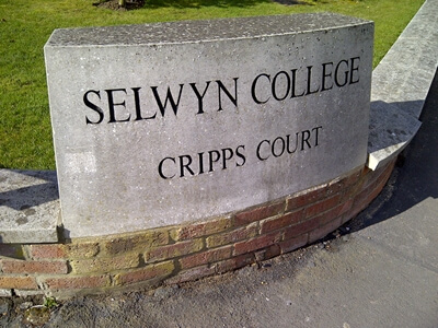 ThermaSkirt Deco PR Cricket White - Cripps Court, Cambridge University