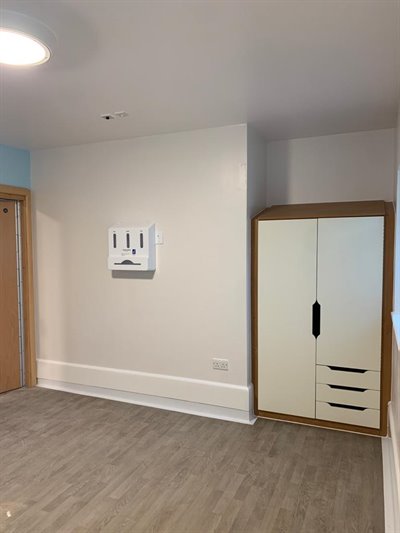 Healthcare | Coved Flooring | BM3 EasyClean Capping | Bedroom 4