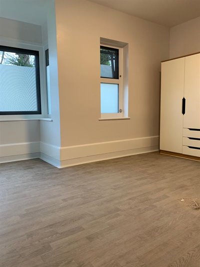 Healthcare | Coved Flooring | BM3 EasyClean Capping | Bedroom 2