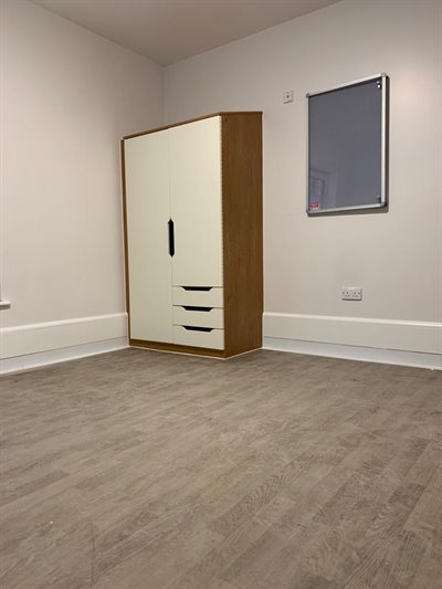 Healthcare | Coved Flooring | BM3 EasyClean Capping | Bedroom
